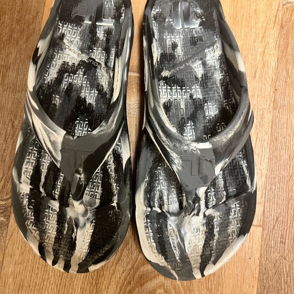 Telic Energy Flip Flop - Picture 3 of 4